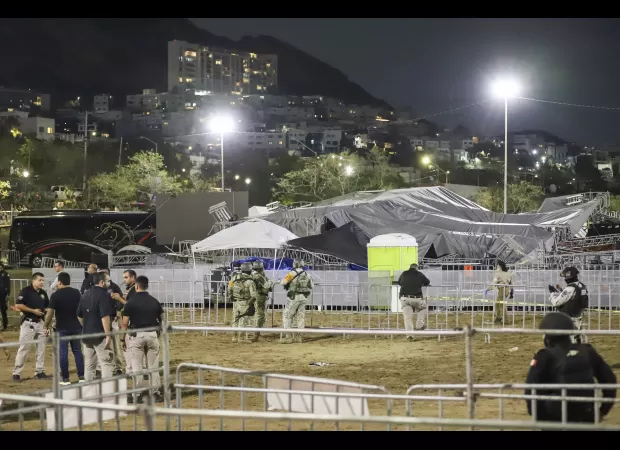 9 people were killed when strong winds knocked down a stage during a campaign rally in northern Mexico.