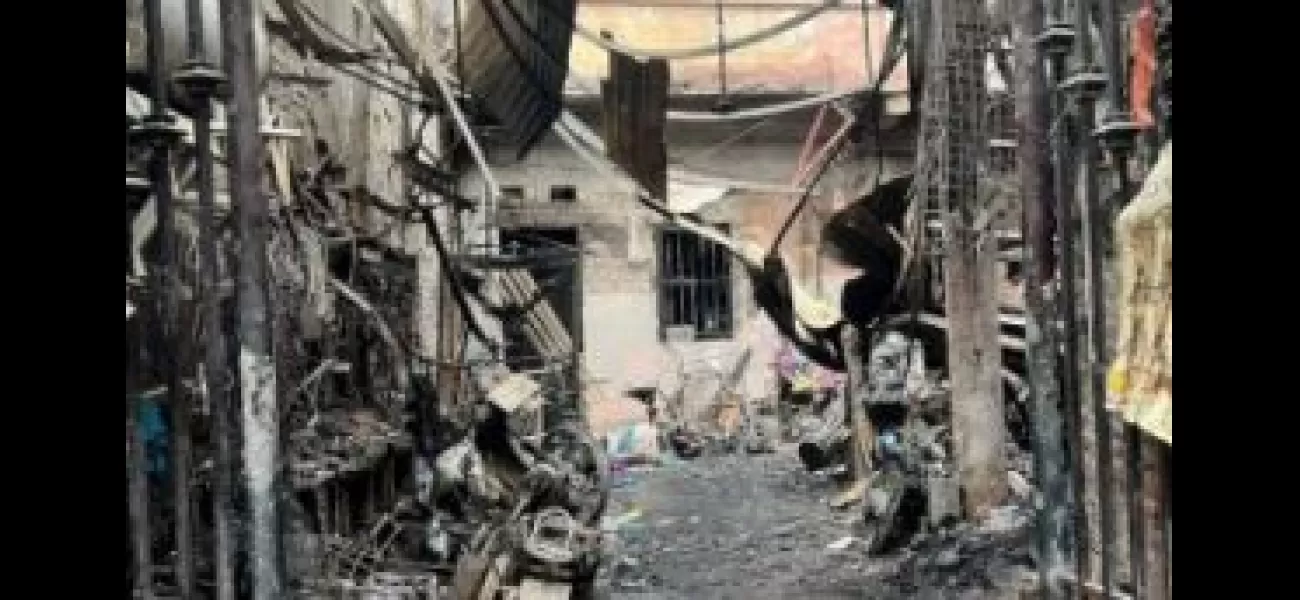 Tragic fire in Hanoi apartment building claims 14 lives and leaves 6 injured.