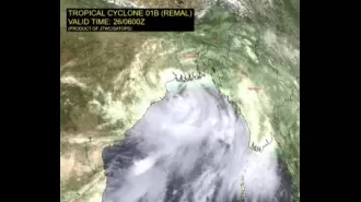 Dangerous cyclone 'Remal' approaching Bengal coast; more than 100,000 people relocated to shelters.