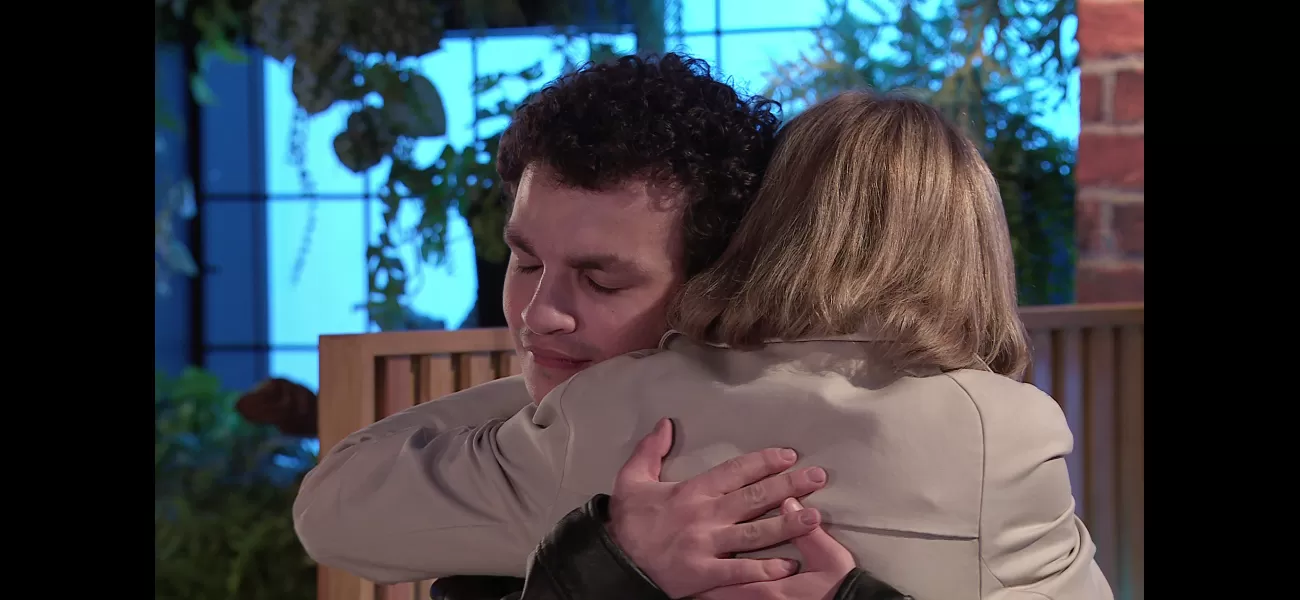 The iconic Coronation Street star's departure after 15 years is shown in his last scenes.