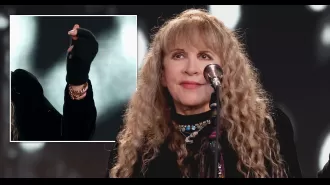 '70s icon admits to being a Taylor Swift fan through subtle fashion choice.