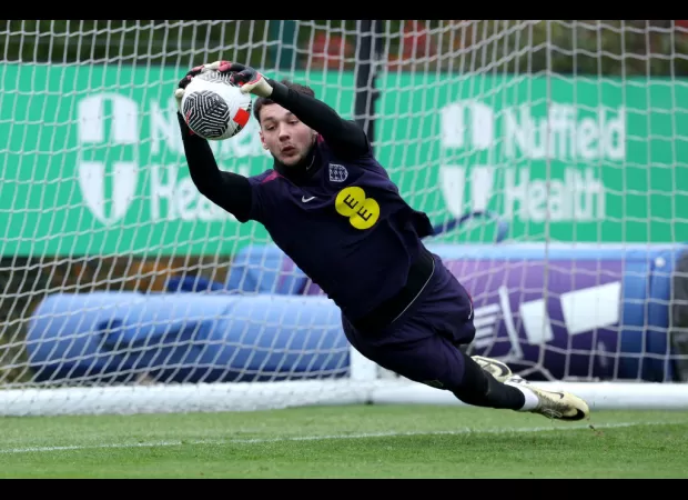 Chelsea may shock fans with a £20m bid for Burnley's James Trafford as they look to bolster their goalkeeping options.
