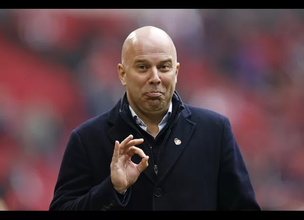 Ten Hag takes a jab at Man United, discussing Arne Slot and giving his opinion on Liverpool.