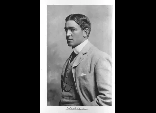 A memorial for Sir Ernest Shackleton, named the Hope Cross, will journey 7,000 miles to Dundee.