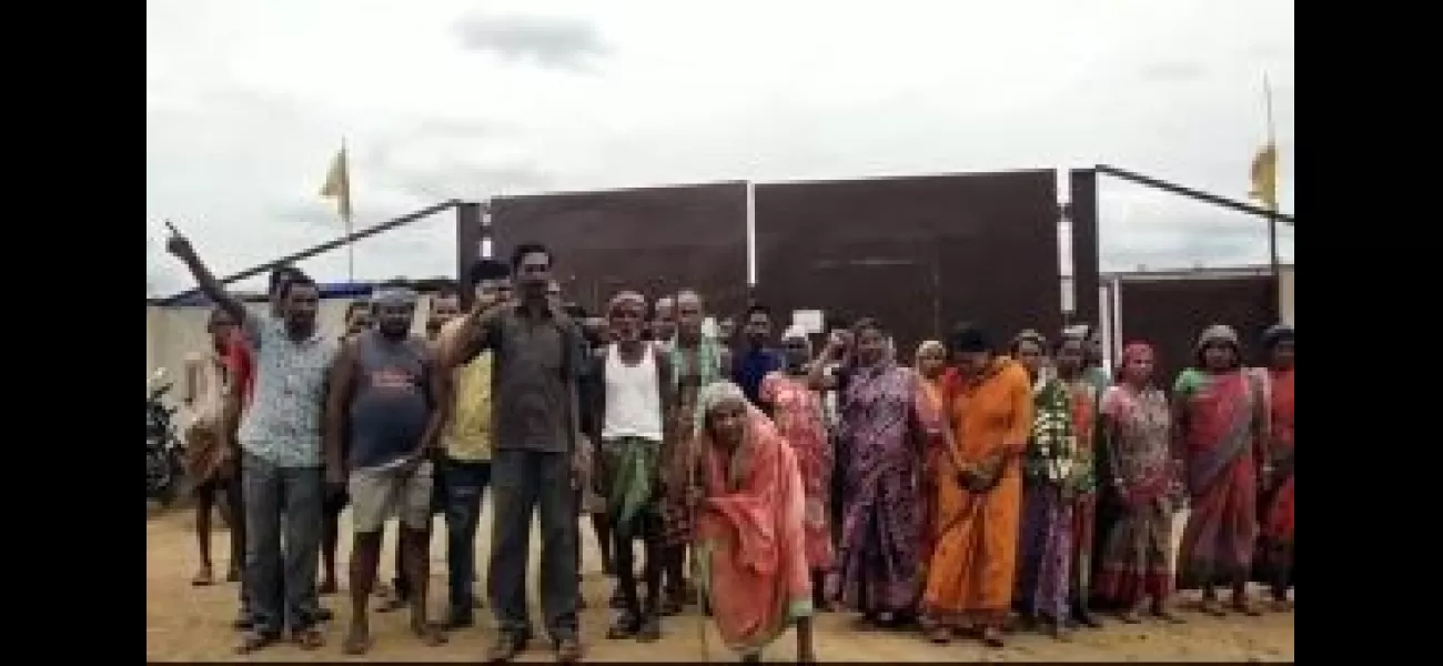 Villagers are demonstrating against a rice mill due to the pollution it is causing.