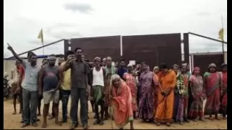 Villagers are demonstrating against a rice mill due to the pollution it is causing.