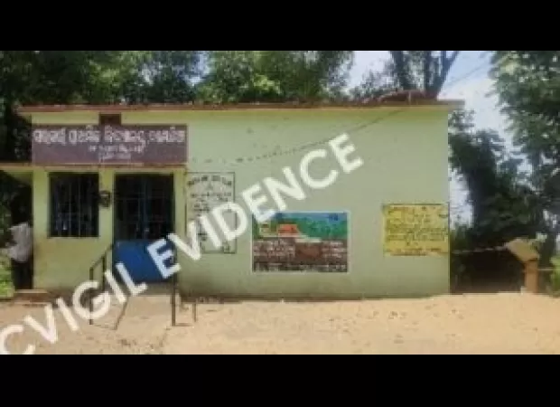 Possible paraphrase: Accusations made about sensitive booths including chinks.