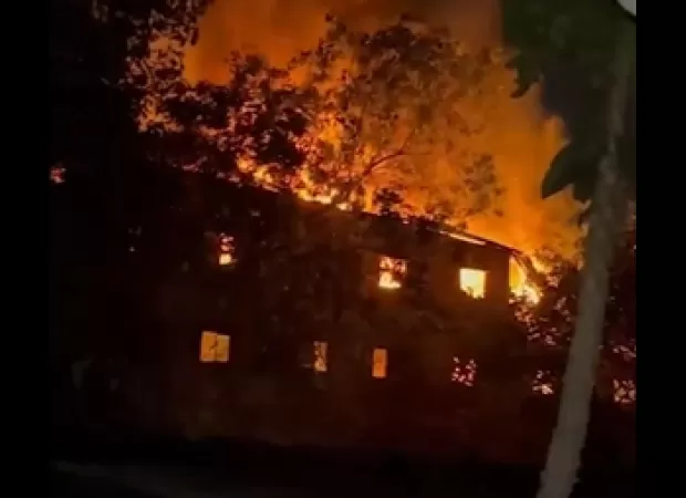 Fire at Dharavi industrial compound injures six people in Mumbai.