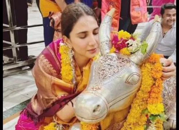 Vaani Kapoor visits Mahakaleshwar Temple in Ujjain and shares pictures while seeking blessings.