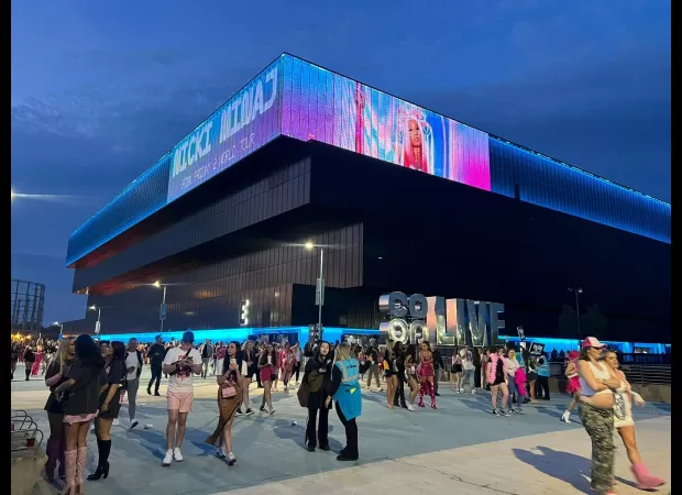 Nicki Minaj's difficulties, violent scenes on the soap opera Coronation Street, and unrealistic promises from both political parties.