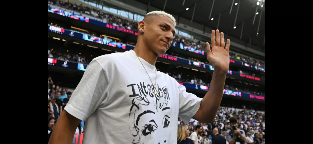 Richarlison responds to rumors about leaving Tottenham.