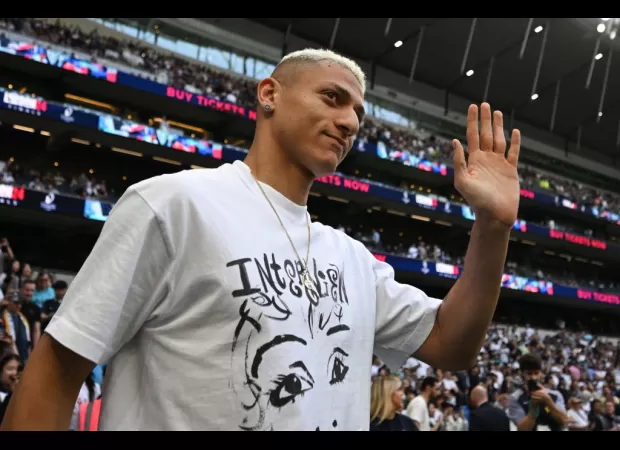 Richarlison responds to rumors about leaving Tottenham.