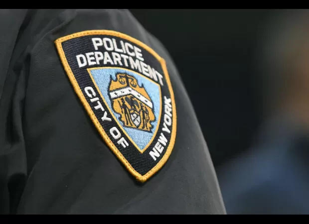 A girl confronts the NYPD after accusing them of confronting her mother for stealing.