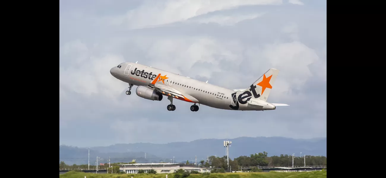 Jetstar flight attendants hospitalized due to strange odor on aircraft.