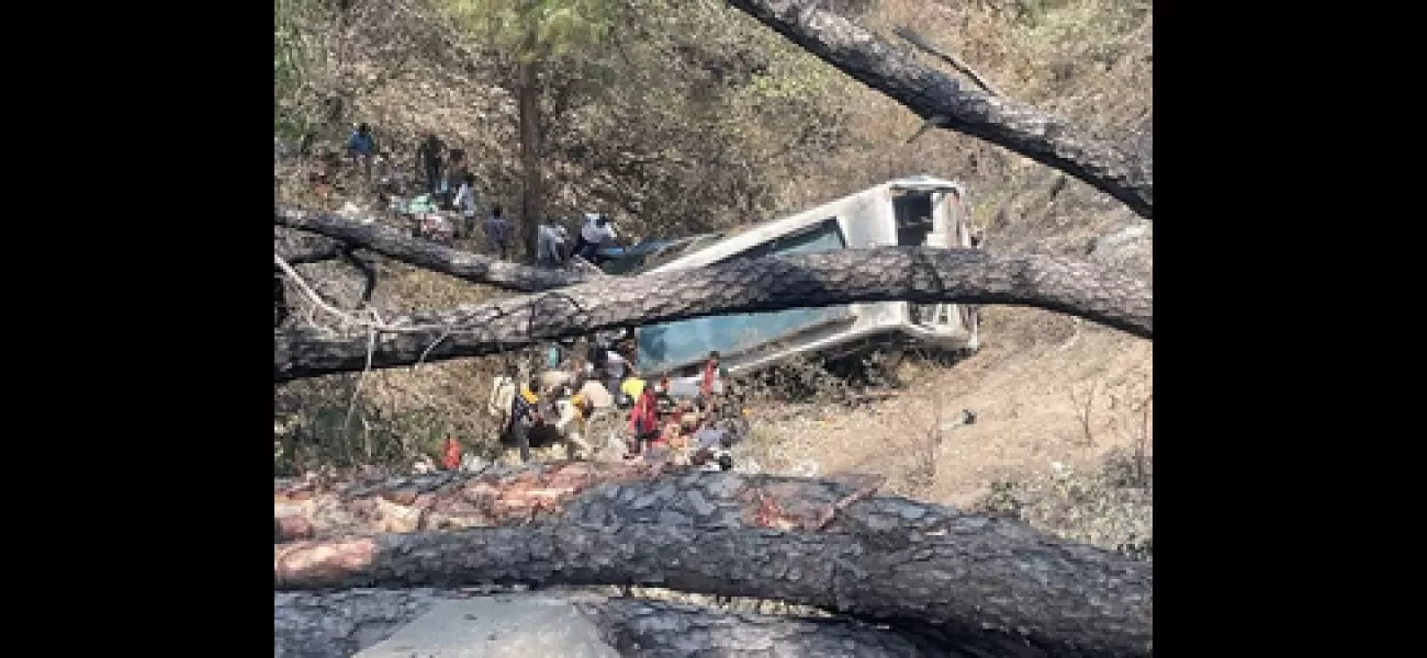Seven people were killed and 28 others were injured when a bus fell into a gorge in Akhnoor, Jammu and Kashmir.