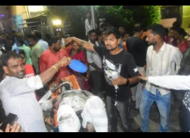 30 people were harmed during Chandan Yatra due to exploding crackers.