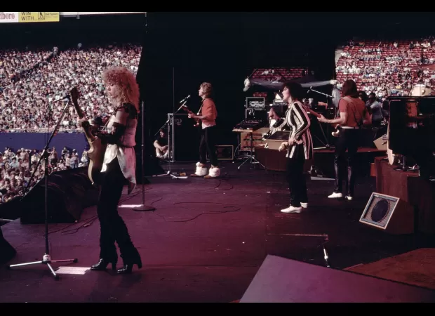 70s band cancels European tour due to singer's surgery.