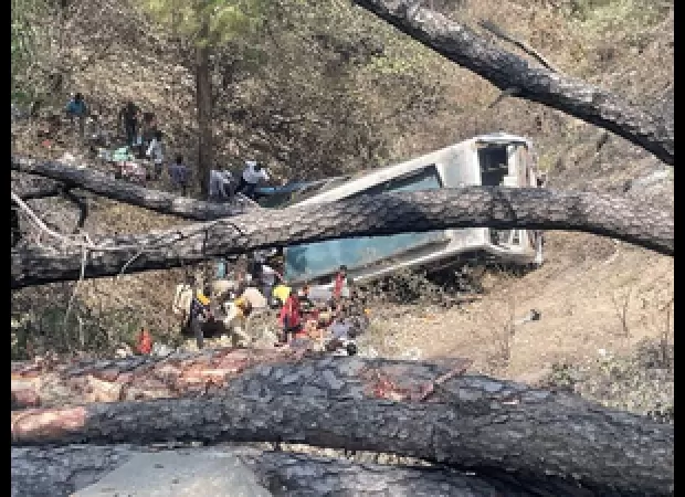 Seven people were killed and 28 others were injured when a bus fell into a gorge in Akhnoor, Jammu and Kashmir.
