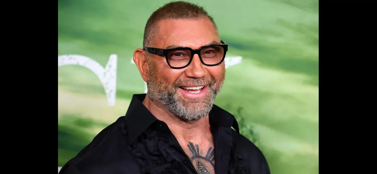 Actor stuns fans with unrecognizable 16-year-old photo.