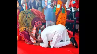 PM Modi compliments Kamala Moharana for her dedication to the Swachh Bharat movement.