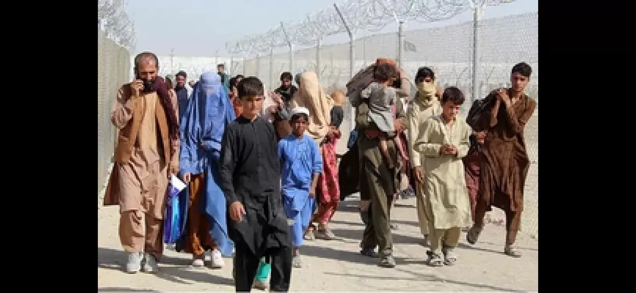 In just 2 days, more than 900 Afghan refugees have gone back to their home country from Pakistan.