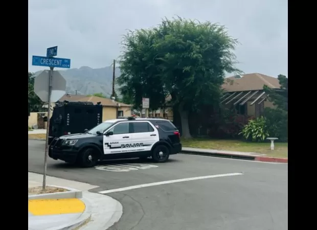 An 81-year-old man accused of causing chaos in a US neighborhood with a slingshot has passed away.