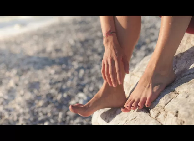 Una persona descubre que le queda poco tiempo de vida tras lastimarse el dedo del pie.