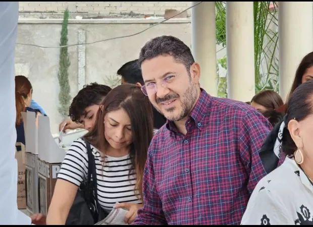 Did Martí Batres vote in the elections? It's unknown if the Mexico City governor cast his ballot or not.