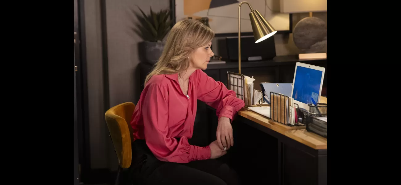 Leanne has a shocking secret she reveals after Simon's departure in Coronation Street: she yearns to be with him and hold him.