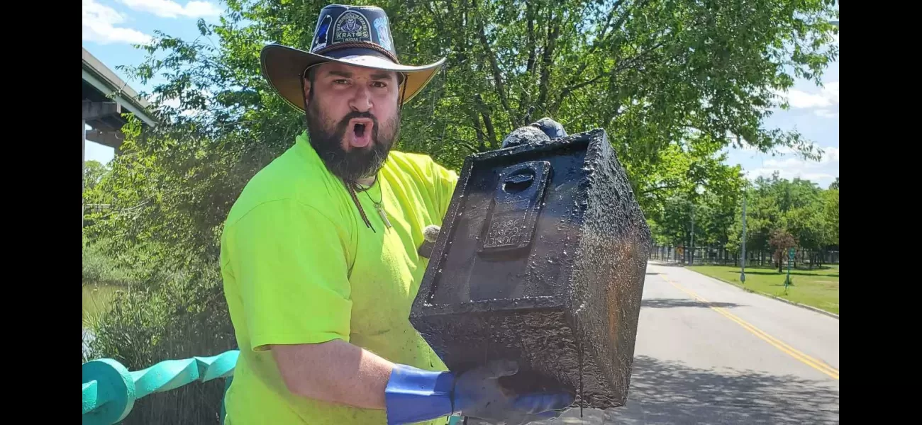 Fisher in New York finds wet $100 bills inside safe while magnet fishing.