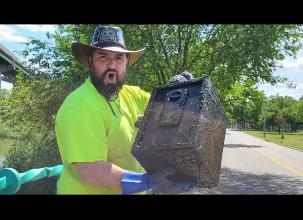 Fisher in New York finds wet $100 bills inside safe while magnet fishing.