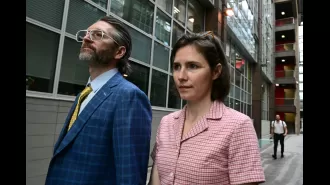 Amanda Knox sobs in court, unsuccessful in appealing defamation sentence.
