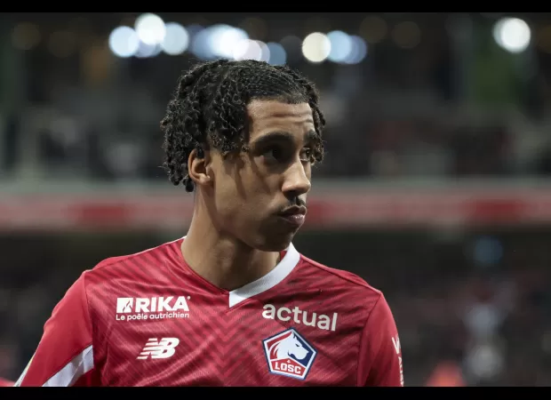 Man United bids £51m for Lille prodigy Leny Yoro.