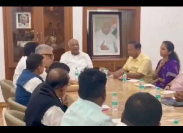 Meeting at Kharge's home to discuss potential government formation in INDIA bloc.