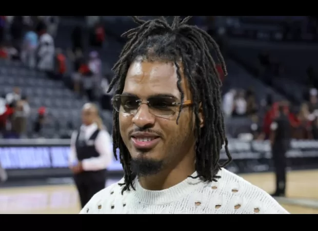 In a warning, TikToker Keith Lee threatens to physically harm someone if needed.