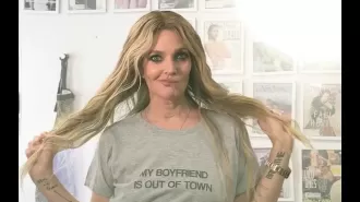 Legendary Hollywood star defies aging, maintaining youthful appearance after two decades.