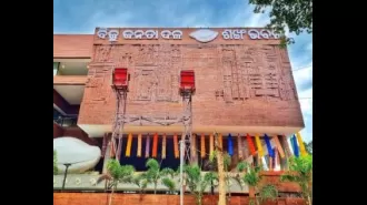 Protesters chant slogans against BJD leaders at Sankha Bhawan.