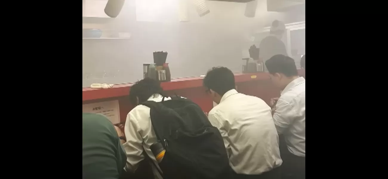 15 determined ramen lovers braved a fire to finish their meal.