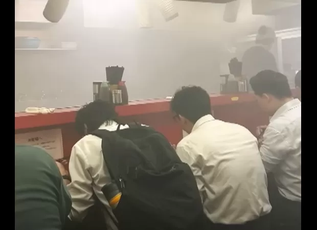 15 determined ramen lovers braved a fire to finish their meal.