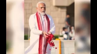 Modi's traditional stole in Sambalpuri fabric shows his attention to Odisha.