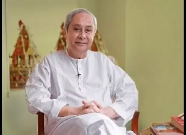 BJD leader Naveen Patnaik talks to TDP's Naidu, praises him.