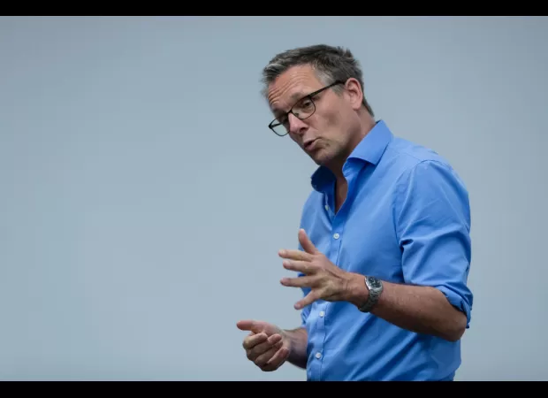 Dr. Michael Mosley's 800 diet is a controversial weight loss program that involves restricting calories to 800 per day.