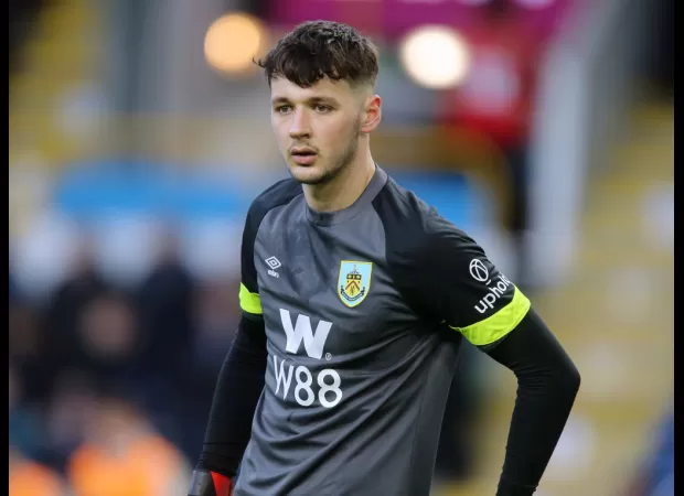 Burnley has named the price for Chelsea and Newcastle United to acquire James Trafford.