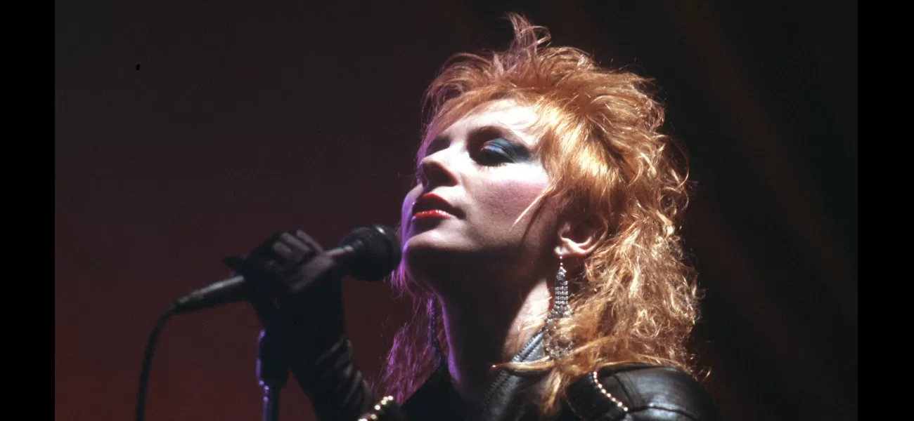 80s singer appears unchanged after 38 years since hit song in Top Gun.