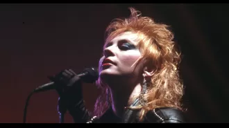 80s singer appears unchanged after 38 years since hit song in Top Gun.