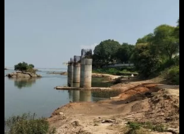 Projects in Sundargarh are delayed because of delays, causing a delay in their completion.