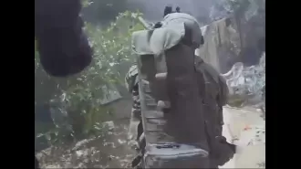 Israeli troops dramatically storm Hamas building to save captured individuals.
