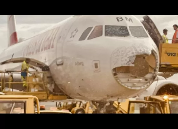 A plane of Austrian Airlines suffered severe hail damage while in flight.