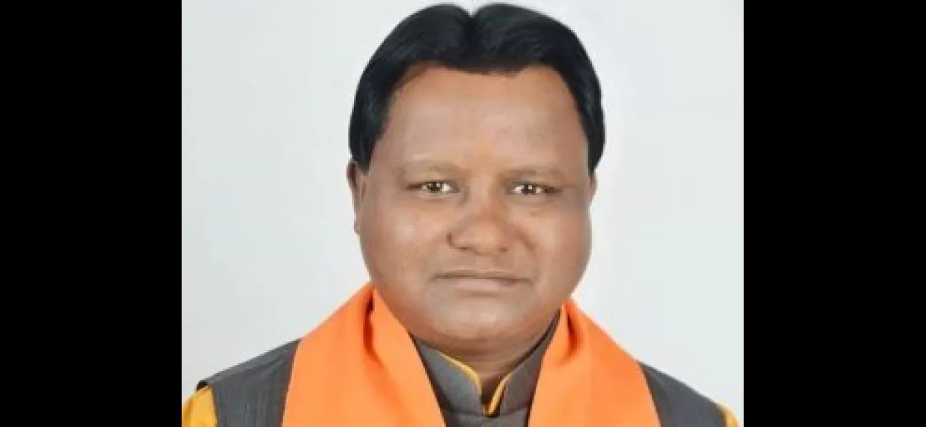 Mohan Charan Majhi honors Odisha's heroes before taking oath.