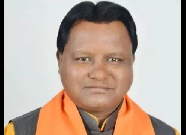 Mohan Charan Majhi honors Odisha's heroes before taking oath.